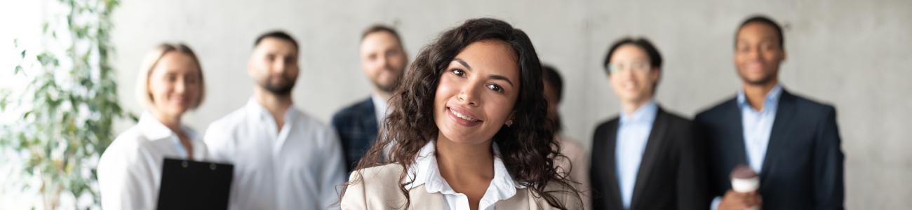 businesswoman-standing-in-front-of-her-employees