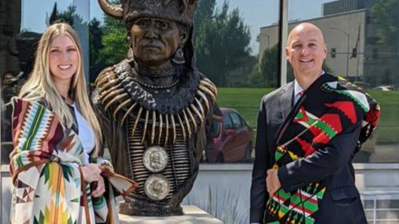 Harris and Nebraska governor Pete Ricketts